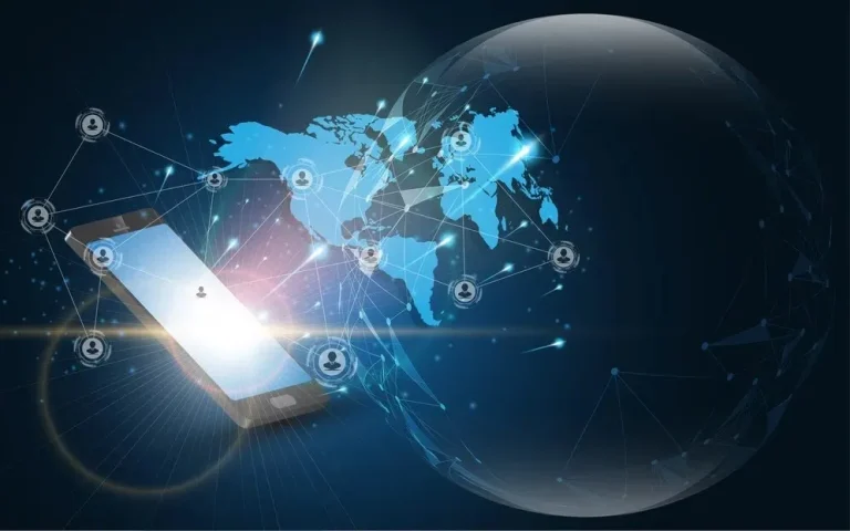 هاتف ذكي حديث بواجهة عرض كبيرة وعدسة كاميرا واضحة يعبر عن ابتكارات 2025 في الشاشات والتصوير والذكاء الاصطناعي