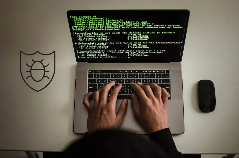 غلاف مقال عربي يقارن بين أشهر برامج مكافحة الفيروسات مثل Norton وMcAfee وBitdefender وKaspersky وESET وAvast وWindows Defender وMalwarebytes وTrend Micro