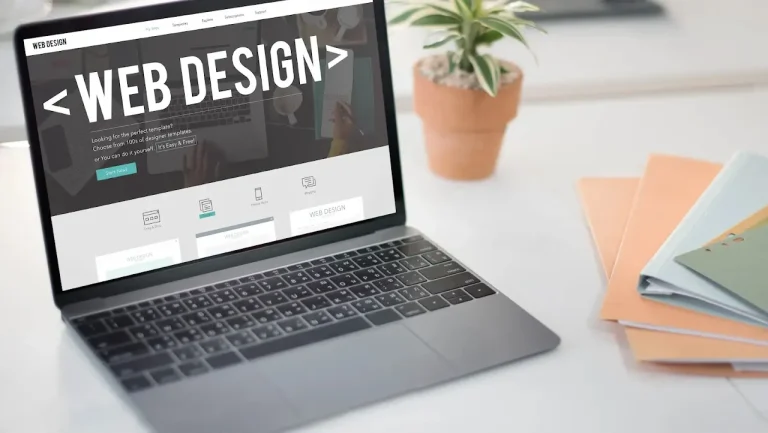 واجهة تصميم ويب حديثة تعرض شاشة هاتف وحاسوب مع عناصر رقمية متصلة، بما ينسجم مع مقال اتجاهات تصميم الويب لعام 2025